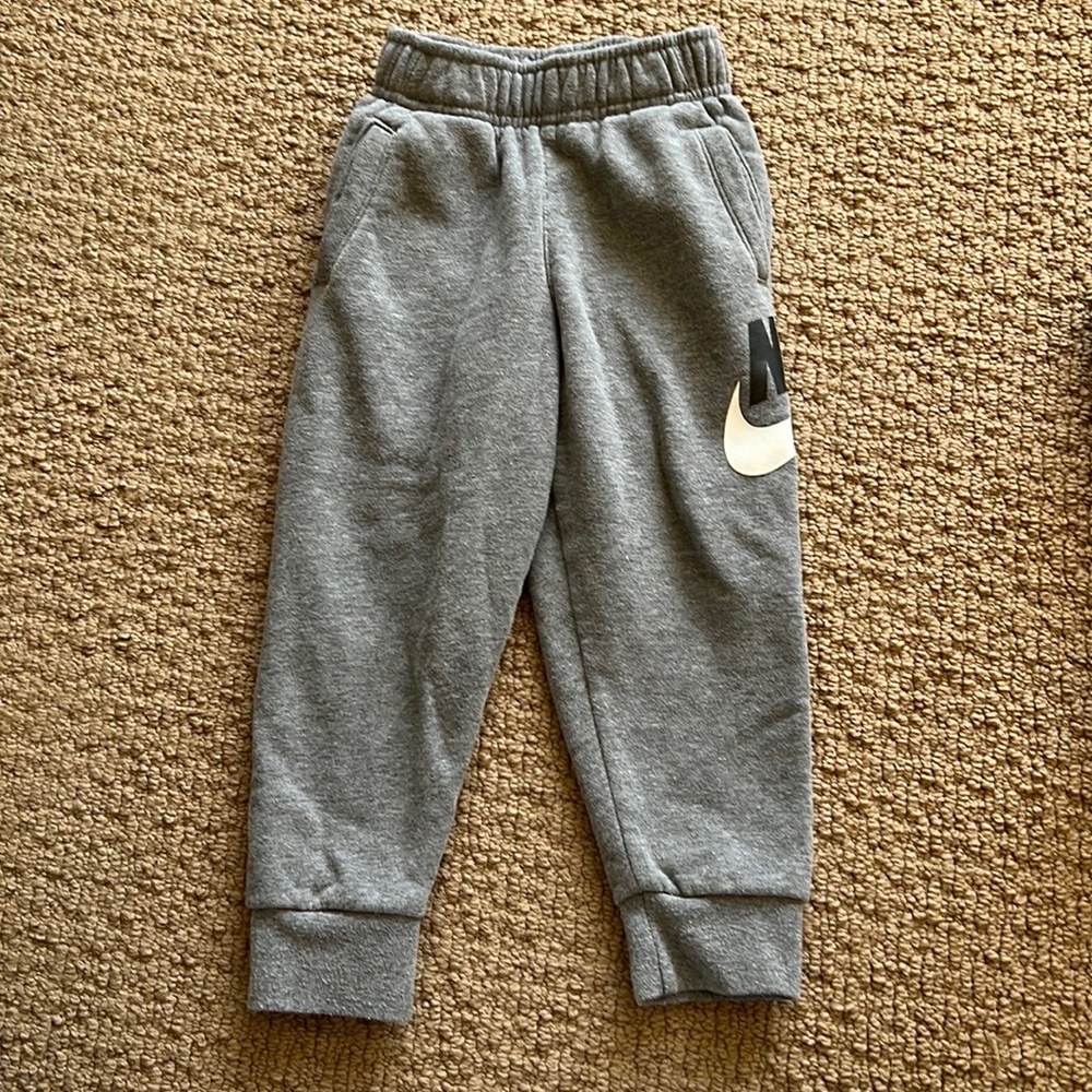 3T sweatpants